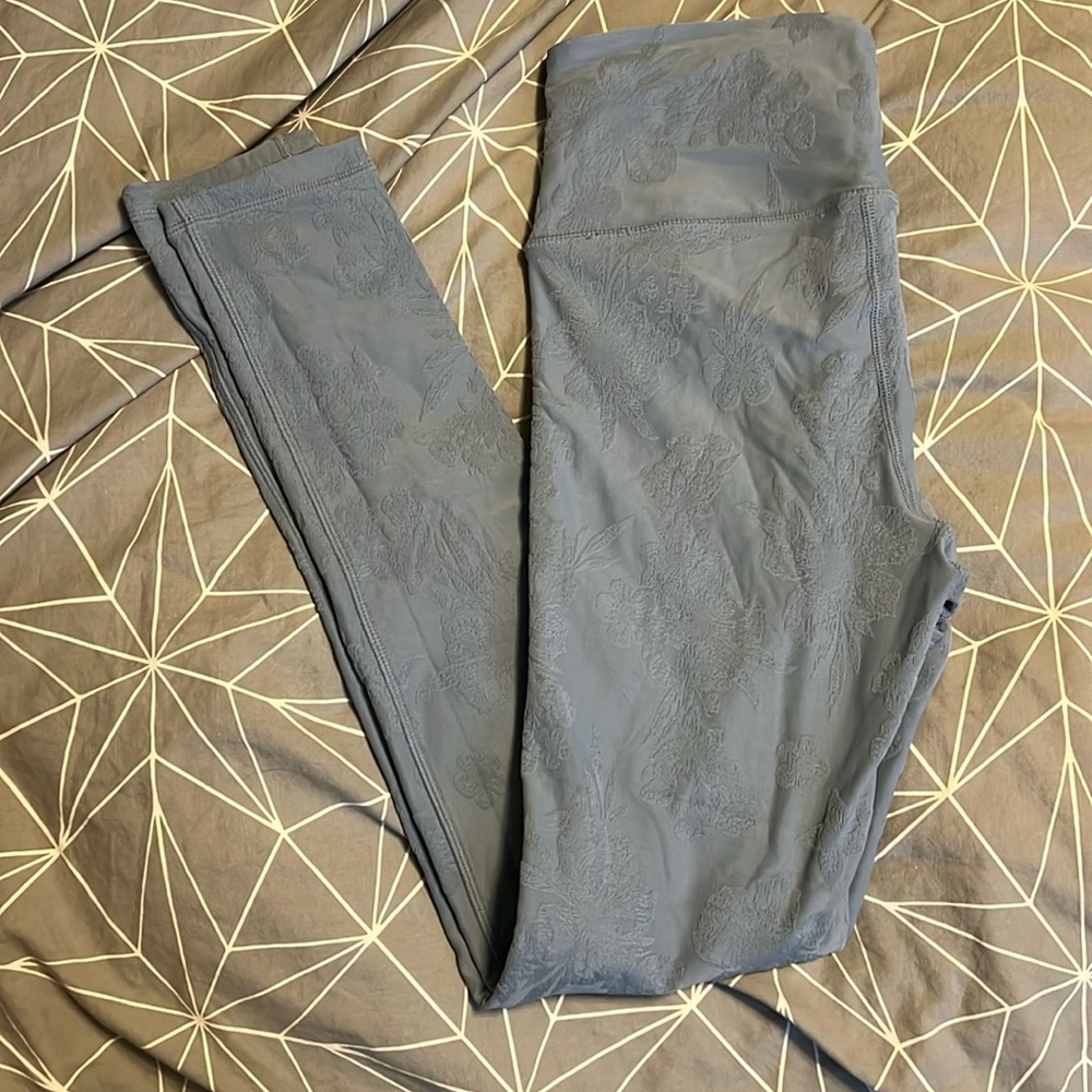 Blue patterned leggings in women’s small.